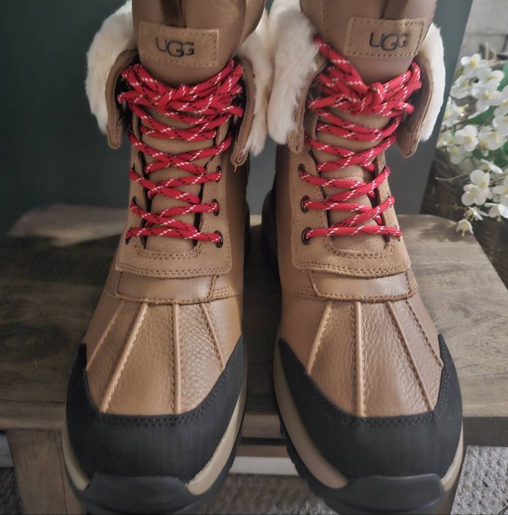 UGG Women's Adirondack Boot XXV Size 9